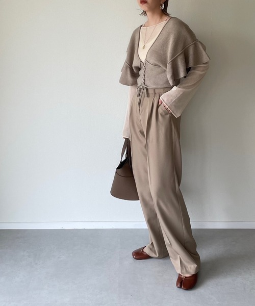 y/m by misato(イムバイミサト)の「バックレースアップフレアスリーブニットベスト(ニット/セーター・レディース・グレイッシュベージュ/オフホワイト/ブラック・FREE)」の14枚目の写真