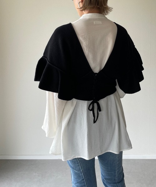 y/m by misato(イムバイミサト)の「バックレースアップフレアスリーブニットベスト(ニット/セーター・レディース・グレイッシュベージュ/オフホワイト/ブラック・FREE)」の17枚目の写真