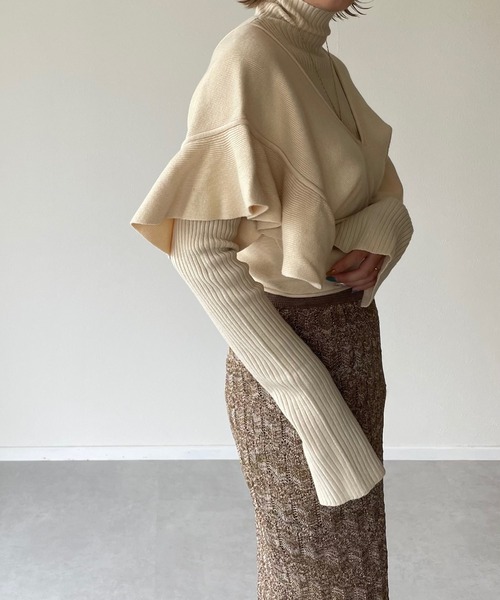 y/m by misato(イムバイミサト)の「バックレースアップフレアスリーブニットベスト(ニット/セーター・レディース・グレイッシュベージュ/オフホワイト/ブラック・FREE)」の21枚目の写真