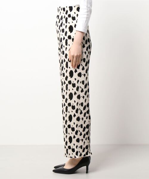 libelle more（リベル モア）の「スムースアニマル柄クリスタルプリーツパンツ（その他パンツ・レディース・ブラック/オフホワイト・L/M）」の20枚目の写真