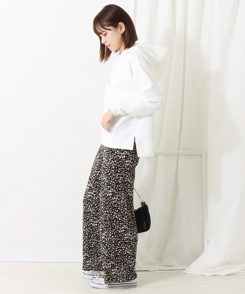 libelle more（リベル モア）の「スムースアニマル柄クリスタルプリーツパンツ（その他パンツ・レディース・ブラック/オフホワイト・L/M）」の19枚目の写真