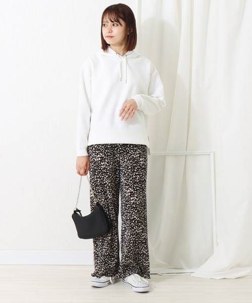 libelle more（リベル モア）の「スムースアニマル柄クリスタルプリーツパンツ（その他パンツ・レディース・ブラック/オフホワイト・L/M）」の5枚目の写真