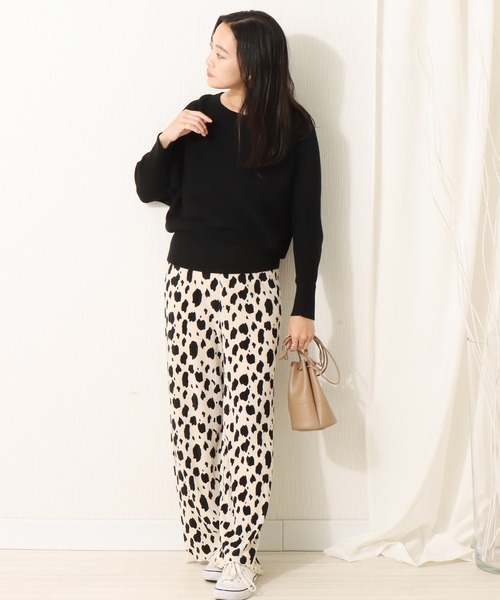 libelle more（リベル モア）の「スムースアニマル柄クリスタルプリーツパンツ（その他パンツ・レディース・ブラック/オフホワイト・L/M）」の3枚目の写真
