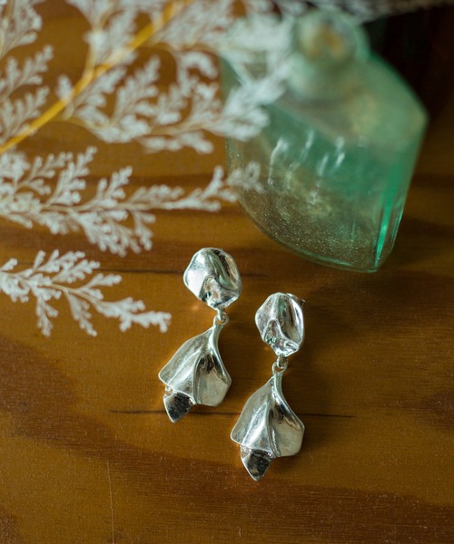 prose verse（プロズヴェール）の「クラッシュメタルピアス（ピアス（両耳用）・レディース・ゴールド/シルバー・ﾌﾘ-）」の2枚目の写真