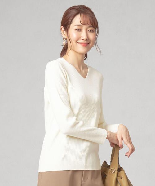 closet story（クローゼットストーリー）の「＜closet story（クローゼットストーリー）＞リブ Vネックニット -ウォッシャブル-（ニット/セーター・レディース・ホワイト/ブラック/ロイヤルブルー・M/L）」の2枚目の写真