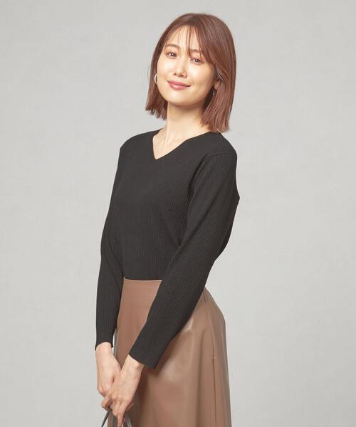 closet story（クローゼットストーリー）の「＜closet story（クローゼットストーリー）＞リブ Vネックニット -ウォッシャブル-（ニット/セーター・レディース・ホワイト/ブラック/ロイヤルブルー・M/L）」の3枚目の写真