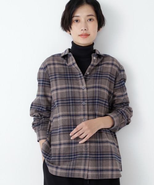 human woman(ヒューマンウーマン)の「◆起毛チェックブラウス(シャツ/ブラウス・レディース・ライトベージュ/チャコールグレー/キャメル・MEDIUM)」の3枚目の写真