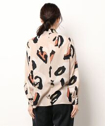 allureville ビッグカモフラージュタックネックブラウス allureville（アルアバイル）の「ビックカモフラージュプリント