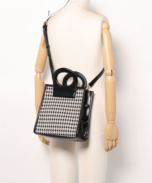 N.(N. Natural Beauty Basic)(エヌエヌナチュラルビューティーベーシック)の「チェック柄くり手トートバッグ(トートバッグ・レディース・ブラック/ブラウン・フリ-)」の3枚目の写真
