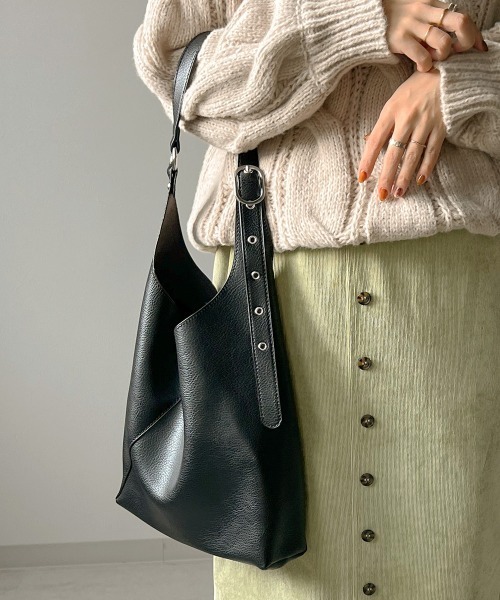 Bab（バブ）の「スクエアカットショルダーバッグ（ショルダーバッグ・レディース・ブラック/ベージュ/ブラウン・ONESIZE）」の2枚目の写真