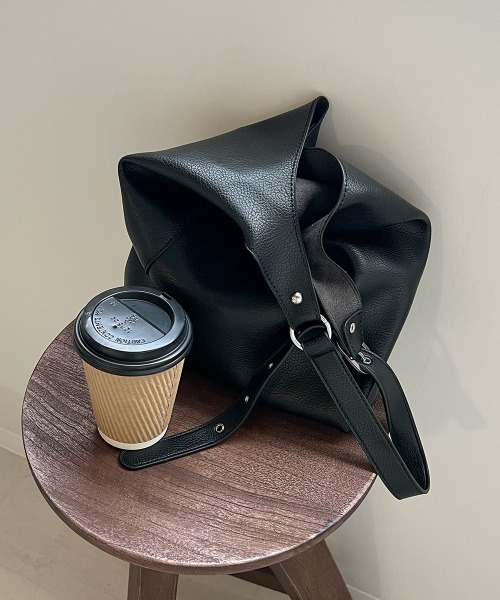 Bab（バブ）の「スクエアカットショルダーバッグ（ショルダーバッグ・レディース・ブラック/ベージュ/ブラウン・ONESIZE）」の6枚目の写真