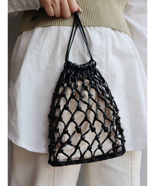 MURUA（ムルーア）の「メッシュ巾着バッグ（ハンドバッグ・レディース・ホワイト/ブラック・FREE）」の11枚目の写真