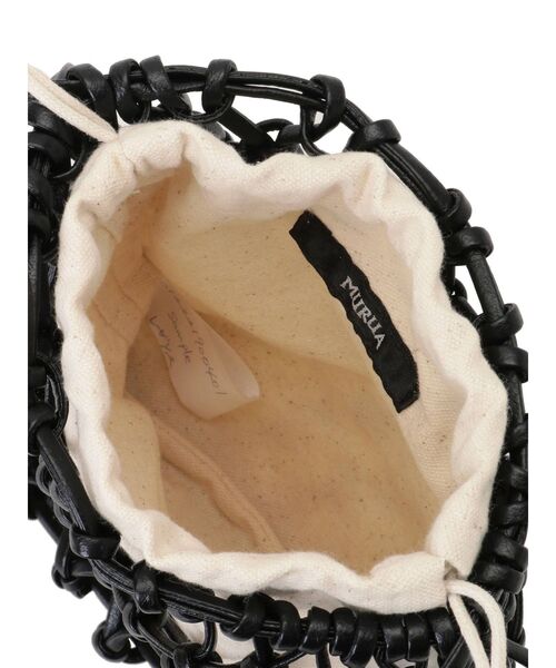 MURUA（ムルーア）の「メッシュ巾着バッグ（ハンドバッグ・レディース・ホワイト/ブラック・FREE）」の3枚目の写真