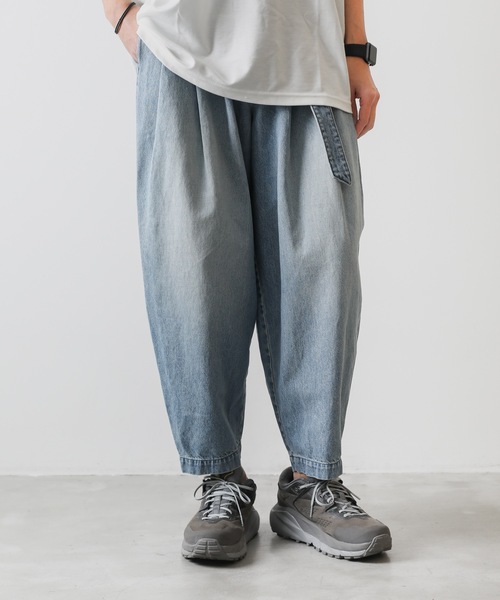 ATTACHMENT（アタッチメント）の「11ozデニム トリプルプリーツワイドテーパードパンツ / 11oz DENIM  TRIPLE PLEATED WIDE TAPERED PANTS（デニムパンツ・メンズ・ブラック/ネイビー・1/2/3）」の2枚目の写真