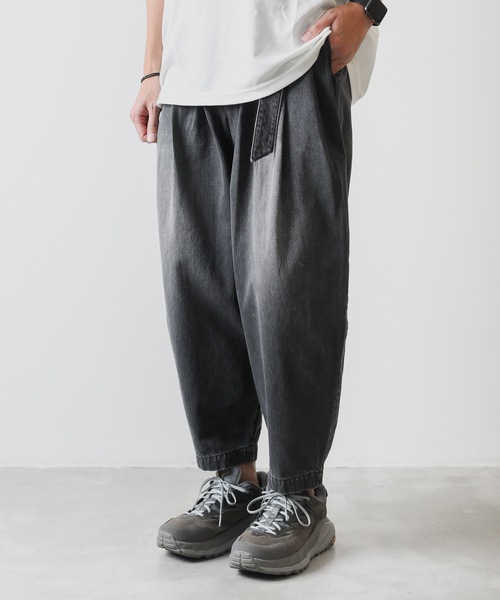 ATTACHMENT（アタッチメント）の「11ozデニム トリプルプリーツワイドテーパードパンツ / 11oz DENIM  TRIPLE PLEATED WIDE TAPERED PANTS（デニムパンツ・メンズ・ブラック/ネイビー・1/2/3）」の10枚目の写真