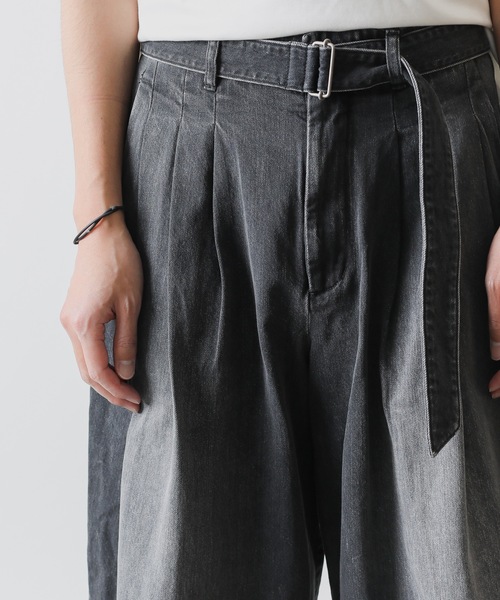 ATTACHMENT（アタッチメント）の「11ozデニム トリプルプリーツワイドテーパードパンツ / 11oz DENIM  TRIPLE PLEATED WIDE TAPERED PANTS（デニムパンツ・メンズ・ブラック/ネイビー・1/2/3）」の13枚目の写真