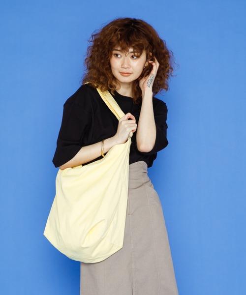 koe(コエ)の「キャンバスワンショルダーバッグ*(ショルダーバッグ・レディース・ライトグレー/ブラック/アイボリー/ライトカーキ/ライトインディゴブルー/ライトイエロー・FREE)」の1枚目の写真