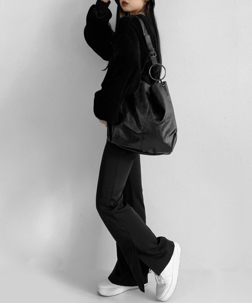 LVEU.（ラブユ.）の「【LVEU.】リングデザインワンショルダーバッグ / トートバッグ A4 大容量 鞄 ワンショルダー 合皮 合成皮革 かばん ショルダーバッグ 大きめ ブラック（トートバッグ・レディース・ブラック/ブラック系その他・FREE）」の11枚目の写真