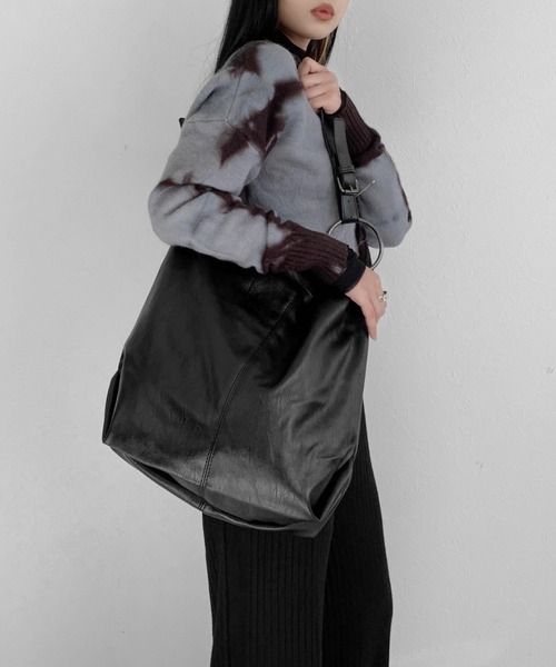 黒 合成皮革 ハンドバッグ リング装飾 BENDER TOKYO ショルダーバッグ バッグ リングデザイン 合皮 フェイク