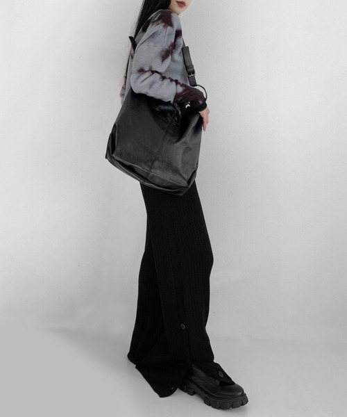 LVEU.（ラブユ.）の「【LVEU.】リングデザインワンショルダーバッグ / トートバッグ A4 大容量 鞄 ワンショルダー 合皮 合成皮革 かばん ショルダーバッグ 大きめ ブラック（トートバッグ・レディース・ブラック/ブラック系その他・FREE）」の9枚目の写真