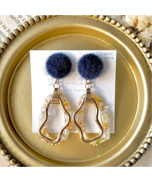 tone(トーン)の「【S.coeuf】ピアス ファーカボション×お花の不規則リング(MA)(ピアス(両耳用)・レディース・ホワイト/ネイビー/カーキ・FREE)」の2枚目の写真