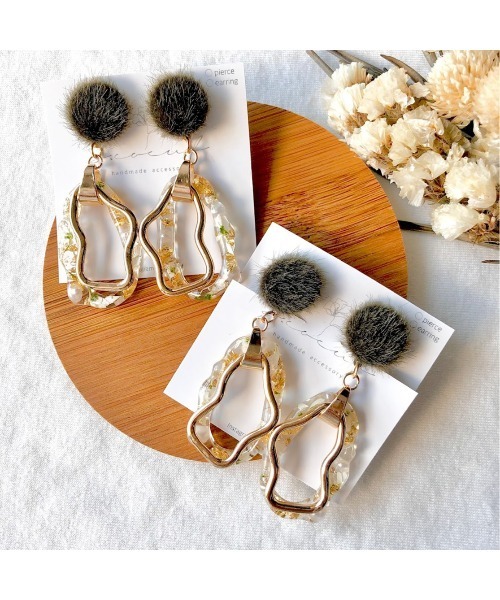 tone(トーン)の「【S.coeuf】ピアス ファーカボション×お花の不規則リング(MA)(ピアス(両耳用)・レディース・ホワイト/ネイビー/カーキ・FREE)」の13枚目の写真