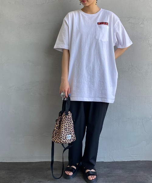 RVCA（ルーカ）の「[RVCA/ルーカ] CONTRACT ST バックロゴプリント Tシャツ（Tシャツ/カットソー・レディース・ホワイト/ブラック・M/L）」の3枚目の写真