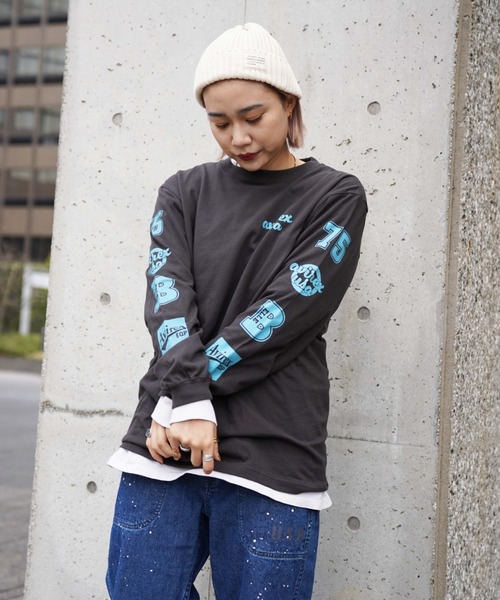 AVIREX（アヴィレックス）の「【直営店限定】SLEEVE LOGO L/S T-SHIRT/ スリーブロゴ ロングスリーブティーシャツ（Tシャツ/カットソー・レディース・チャコール/ホワイト・FREE）」の12枚目の写真