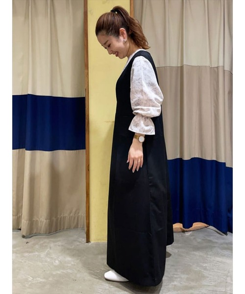 Samansa Mos2 blue（サマンサモスモスブルー）の「Vネックジャンパースカート（ワンピース・レディース・ブラック/ネイビー/モカ・ﾌﾘ-）」の8枚目の写真