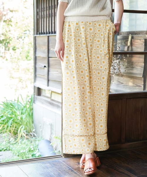 ROPE' PICNIC(ロペピクニック)の「アデリアレトロ×ROPE' PICNIC/レトロ柄パンツ(その他パンツ・レディース・イエロー系その他/ブルー系その他・40/38)」の1枚目の写真