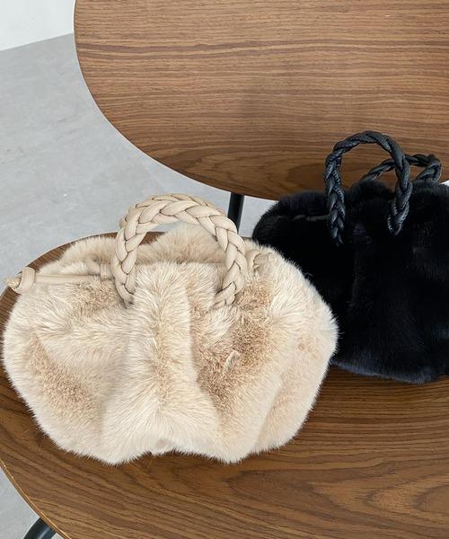 DouDou（ドゥドゥ）の「ファーバッグ（ショルダーバッグ・レディース・ブラック/ベージュ・FREE）」の2枚目の写真