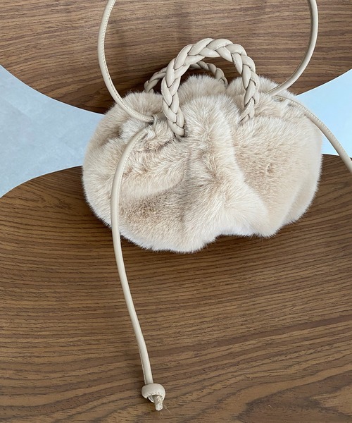 DouDou（ドゥドゥ）の「ファーバッグ（ショルダーバッグ・レディース・ブラック/ベージュ・FREE）」の8枚目の写真