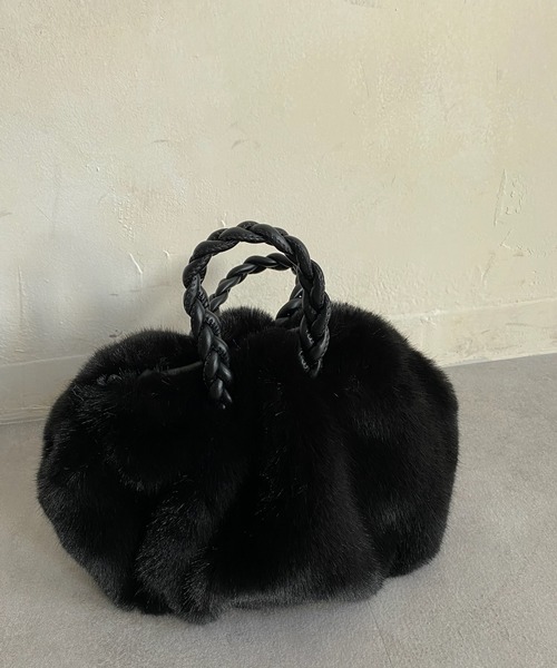 DouDou（ドゥドゥ）の「ファーバッグ（ショルダーバッグ・レディース・ブラック/ベージュ・FREE）」の4枚目の写真