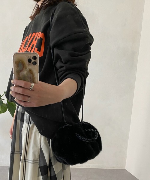 DouDou（ドゥドゥ）の「ファーバッグ（ショルダーバッグ・レディース・ブラック/ベージュ・FREE）」の5枚目の写真