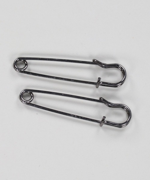 SPINNS（スピンズ）の「【10秒で解決】2個セット 安全ピンデザイン ウエスト調整クリップ（ベルト・レディース・シルバー/アンティークシルバー・ONESIZE）」の2枚目の写真