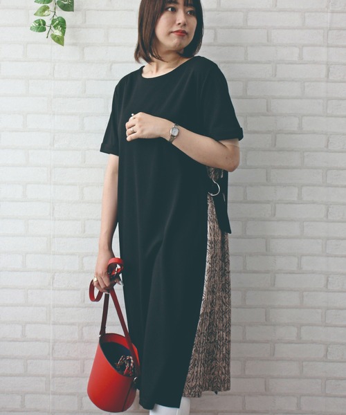 BELLUNA PLUS(ベルーナ)の「プリーツ使いワンピース(ワンピース・レディース・ブラック/ネイビー/グリーン・X-LARGE/MEDIUM/LARGE)」の2枚目の写真