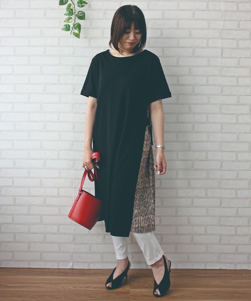 BELLUNA PLUS(ベルーナ)の「プリーツ使いワンピース(ワンピース・レディース・ブラック/ネイビー/グリーン・X-LARGE/MEDIUM/LARGE)」の4枚目の写真
