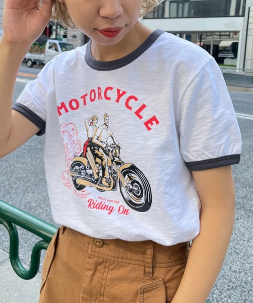 CIAOPANIC(チャオパニック)の「ヴィンテージライクリンガーTシャツ(Tシャツ/カットソー・レディース・チャコールグレー/グリーン・FREE)」の6枚目の写真