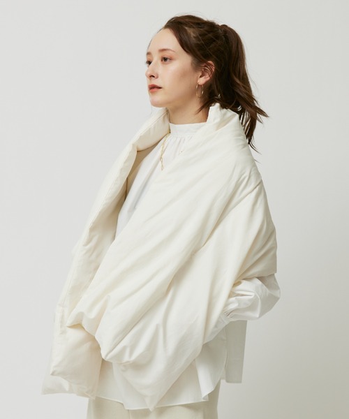 BABYLONE（バビロン）の「BABYLONE / ダウンケープ（ストール/ショール・レディース・オフホワイト/ブラック・フリー）」の5枚目の写真