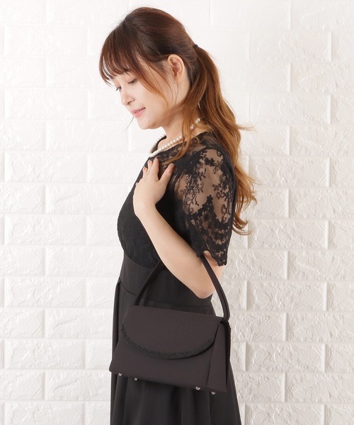 Lace Ladies(レースレディース)の「刺繍ラウンドフラップブラックフォーマルバッグ(クラッチバッグ・レディース・ブラック・FREE)」の8枚目の写真