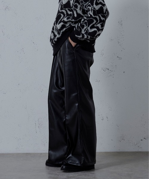 Ellno Loset（エルノロゼット）の「フェイクレザーワイドフレア