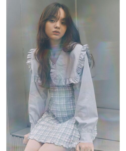 merry jenny（メリージェニー）の「Vネックスクエアカラーフリルブラウス（シャツ/ブラウス・レディース・チャコールグレー/オフホワイト/ブルー・FREE）」の11枚目の写真