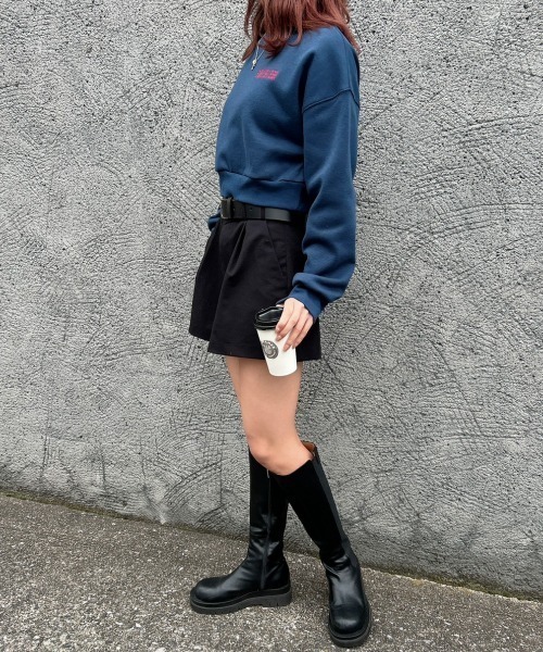 FIG&VIPER（フィグアンドバイパー）の「ショート丈裏起毛スウェットトレーナー（スウェット・レディース・ブラック/ホワイト/ダークブルー・FREE）」の13枚目の写真