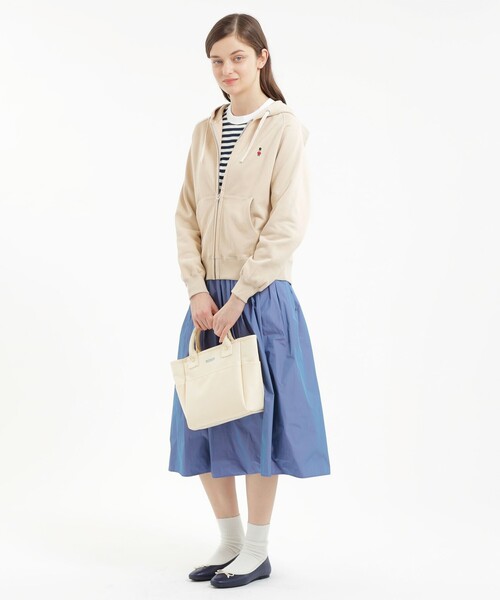 MACKINTOSH PHILOSOPHY(マッキントッシュ フィロソフィー)の「バッキンガムベア コットン裏毛フルジップパーカー(パーカー・レディース・ライトベージュ/ダークネイビー・38)」の4枚目の写真