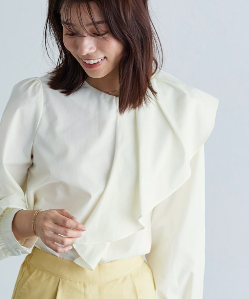 アシンメトリーフリルブラウス