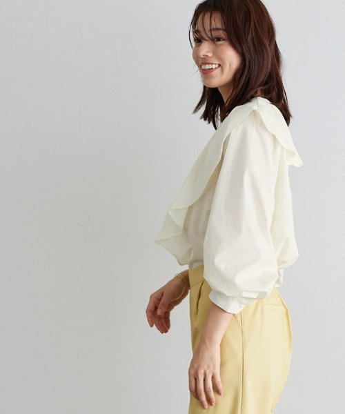 アシンメトリーフリルブラウス