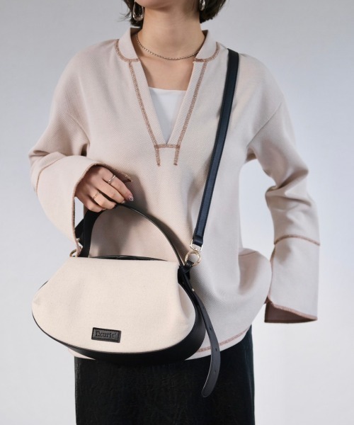 Reurie'（レウリィ）の「バイカラーステッチカットトップス / original bicolor stitch cut top 配色 カットソー プルオーバー 長袖 スウェット オーバーサイズ スリット フレア キーネック アイボリー カーキ ブラウン（Tシャツ/カットソー・レディース・カーキ/アイボリー/ブラウン・FREE）」の19枚目の写真