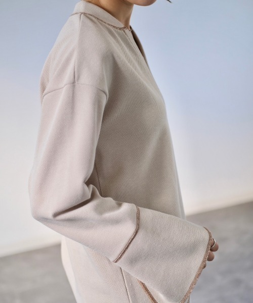 Reurie'（レウリィ）の「バイカラーステッチカットトップス / original bicolor stitch cut top 配色 カットソー プルオーバー 長袖 スウェット オーバーサイズ スリット フレア キーネック アイボリー カーキ ブラウン（Tシャツ/カットソー・レディース・カーキ/アイボリー/ブラウン・FREE）」の22枚目の写真