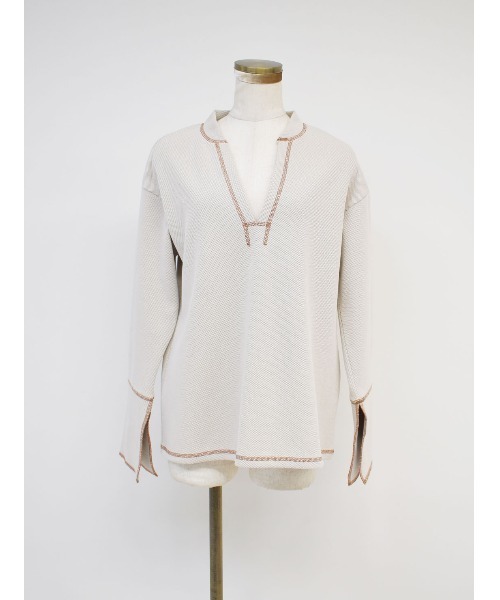 Reurie'（レウリィ）の「バイカラーステッチカットトップス / original bicolor stitch cut top 配色 カットソー プルオーバー 長袖 スウェット オーバーサイズ スリット フレア キーネック アイボリー カーキ ブラウン（Tシャツ/カットソー・レディース・カーキ/アイボリー/ブラウン・FREE）」の7枚目の写真