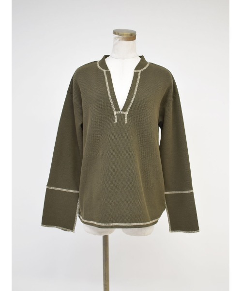 Reurie'（レウリィ）の「バイカラーステッチカットトップス / original bicolor stitch cut top 配色 カットソー プルオーバー 長袖 スウェット オーバーサイズ スリット フレア キーネック アイボリー カーキ ブラウン（Tシャツ/カットソー・レディース・カーキ/アイボリー/ブラウン・FREE）」の12枚目の写真